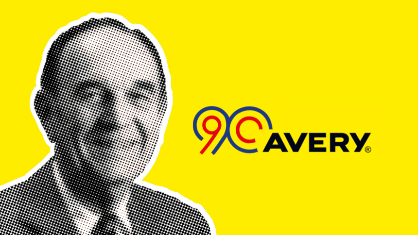 Fotografija Stana Averyja na rumenem ozadju z logotipom 90 years of avery