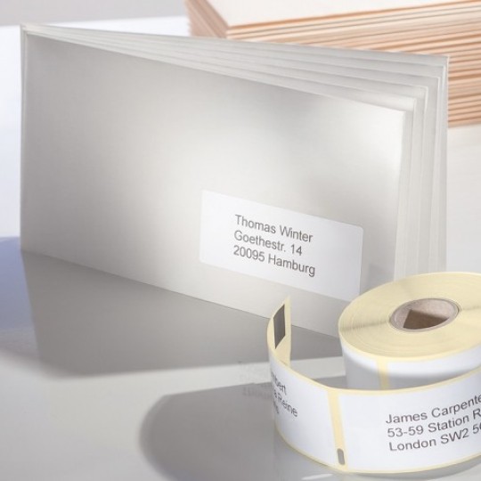 Potiskane etikete na kolutu in prikaz uporabe na pisemskih posiljkah