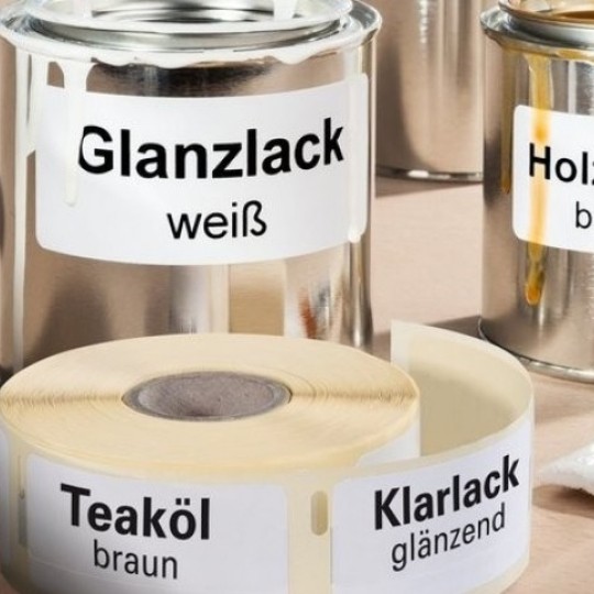 Potiskane etikete na kolutu in prikaz uporabe na embalazi