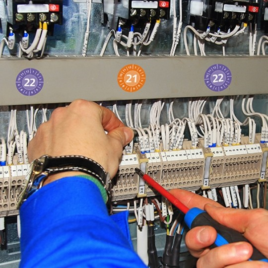 Elektro omarica kontrolne etikete