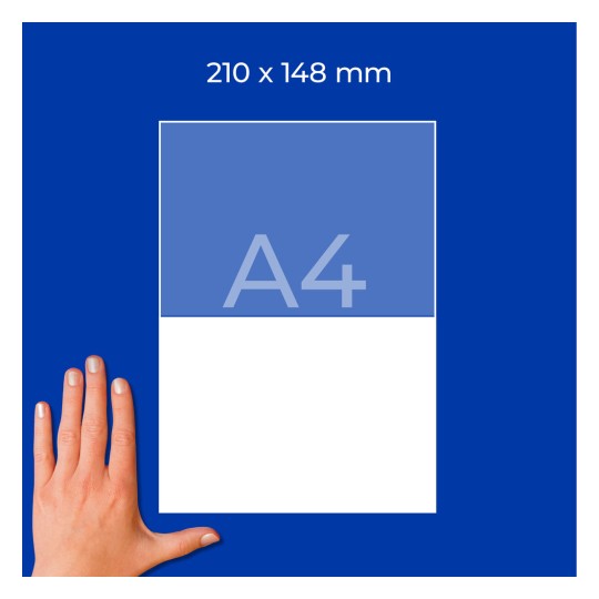 Roka poleg diagrama A4 papirja na modrem ozadju z oznako 210 x 148 mm?