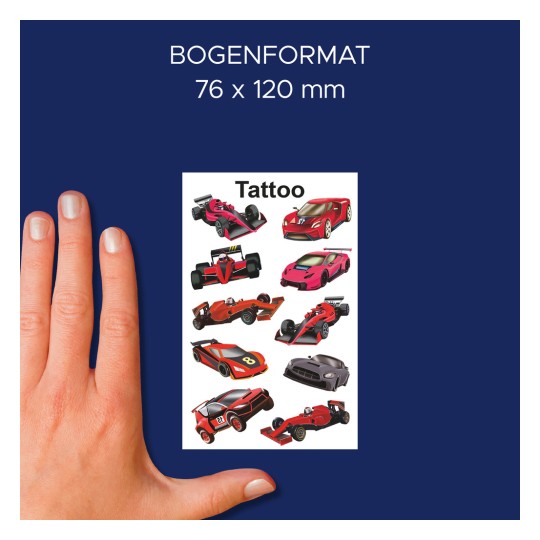 Slika prikazuje roko poleg lista s začasnimi tetovažami, ki vsebujejo različne barvite dirkalne avtomobile. List je označen kot 'Tetovaža' in meri 76 x 120 mm.