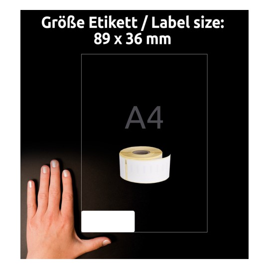 Slika prikazuje zvitek nalepk poleg roke za primerjavo velikosti. Velikost nalepke je določena kot 89 x 36 mm, v ozadju pa je prikazana velikost A4.