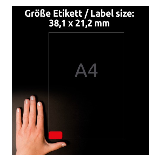 Slika prikazuje roko, postavljeno poleg papirja z oznako velikosti A4. Dimenzije oznake so 38,1 x 21,2 mm, v spodnjem levem kotu pa je rdeč kvadrat.
