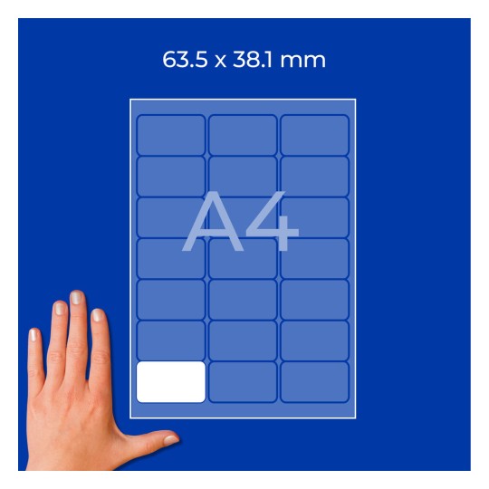 Maketa lista A4 z zaobljenimi pravokotnimi nalepkami velikosti 63,5 × 38,1 mm in roko spodaj levo?