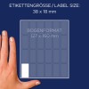Slika prikazuje list z nalepkami z dimenzijami in roko za primerjavo velikosti. Velikost nalepke je 38 x 18 mm, format lista pa 127 x 160 mm.