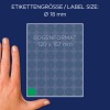 Slika prikazuje roko poleg lista z nalepkami, ki označuje velikost nalepk kot Ø 18 mm in format lista kot 120 x 157 mm. Ozadje je temno modre barve, nalepke pa so razporejene v obliki mreže.