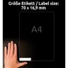 Slika prikazuje roko poleg vodnika za velikost etikete, ki označuje dimenzije 70 x 16,9 mm, na črnem ozadju z vidnim besedilom 'A4' in 'Größe Etikett / Label size'.