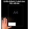 Slika prikazuje roko poleg črnega ozadja s tekstom, ki opisuje velikost nalepke 105 x 48 mm. Nalepka je prikazana kot pravokotnik z napisom 'A4'.