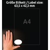 Slika prikazuje roko poleg tabele velikosti nalepk, ki kaže dimenzije 63,5 x 42,3 mm in omenja velikost papirja A4.