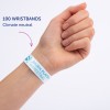 Slika prikazuje roko osebe, ki nosi zapestnico z napisom '100 WRISTBANDS Climate neutral', na kateri je natisnjeno 'JULIEN PLATTER MARKETING'.
