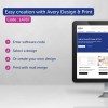 Slika prikazuje računalniški zaslon z orodjem Avery Design & Print, ki vključuje vodič za enostavno ustvarjanje. Prikazuje štiri korake: vnos kode programa, izbiro oblikovanja, ustvarjanje prilagojenega dizajna in tiskanje z združevanjem e-pošte.