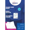 Embalaža zložljive imenske značke Avery, ki prikazuje značko na vrvici na modri srajci?