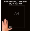 Slika prikazuje roko, ki drži prosojen list velikosti A4, z oznakami, ki v nemščini in angleščini označujejo velikost nalepke (38,1 x 21,2 mm).