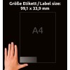 Slika prikazuje roko poleg prosojne nalepke z dimenzijami 99,1 x 33,9 mm in črko 'A4'. Ozadje je črno.